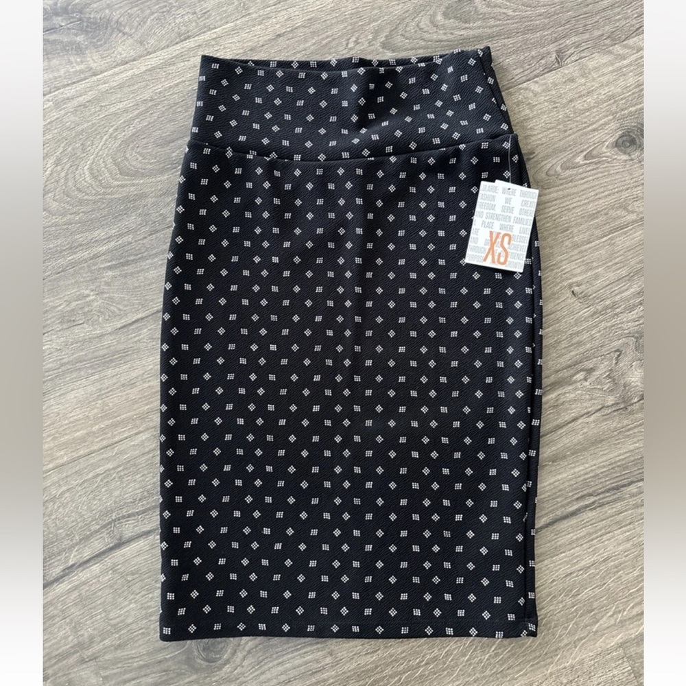 LuLaRoe Cassie Pencil Skirt Size XS Black And White Geometrical DESIGN NWT